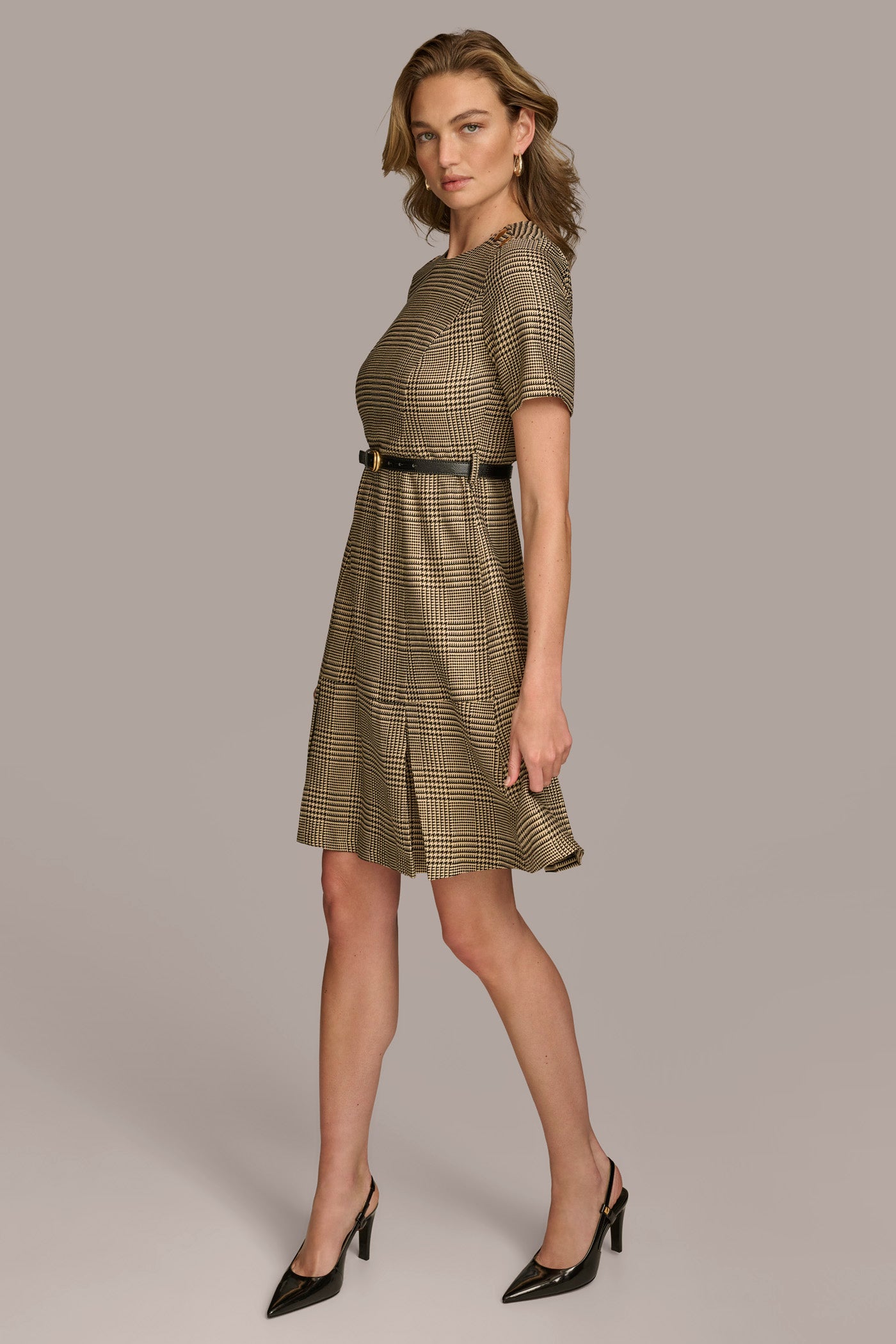 (image for) CUTE PLAID PLEATED SKIRT AND BELT DRESS